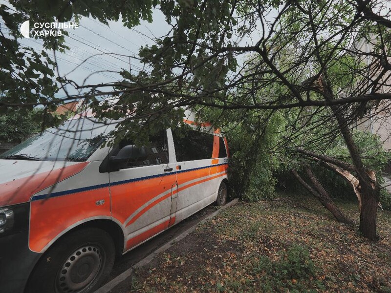 У Харкові під час бурі впав будівельний кран. Відео