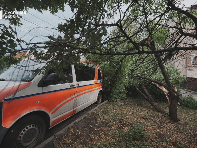 У Харкові під час бурі впав будівельний кран. Відео