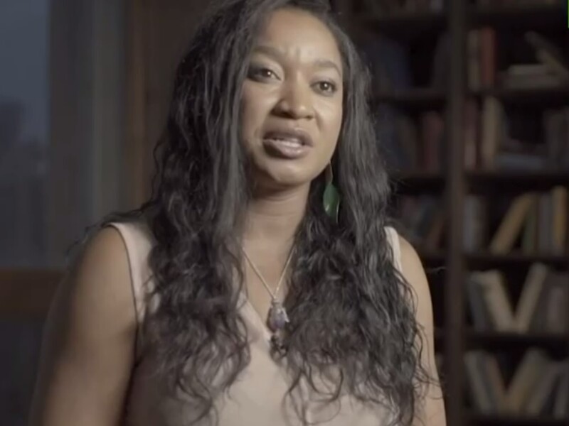 Уехавшая из США героиня роспропаганды пожаловалась, что россияне ее бьют и называют "черножопой"