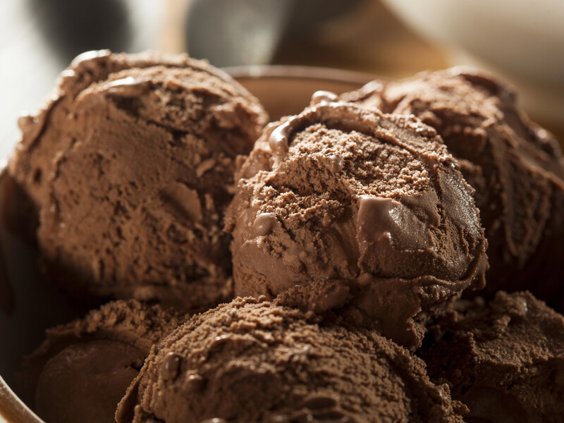 Просто смешайте это – и получите нежное, домашнее мороженое. Рецепт натурального десерта