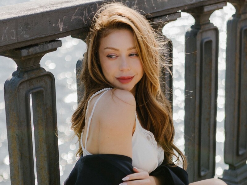 Тина Кароль, которая намекала на новые отношения, неожиданно заговорила о своей свадьбе