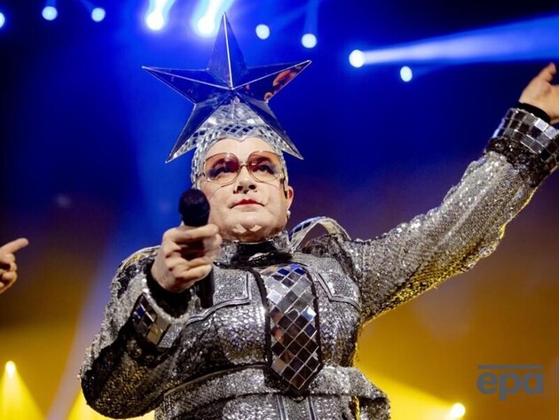 Сердючка перед полным залом нагло задрала платье артистки. Это зафиксировали в видео