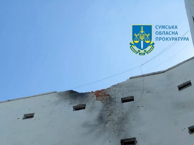 Російські окупанти вдарили дронами по навчальному закладу в Сумах, є поранені