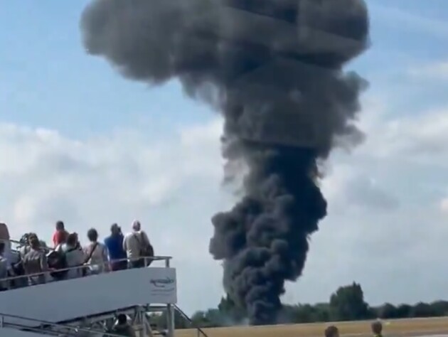 В аеропорту Лондона впав літак, скасовано всі рейси. Очевидці заявили про 