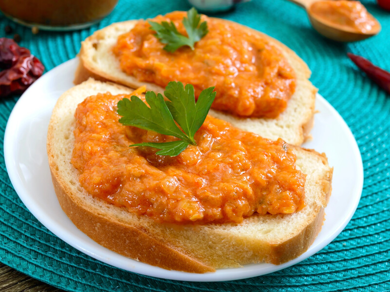 Всего 20 минут – и идеально вкусная кабачковая икра на сковороде готова. Простой рецепт