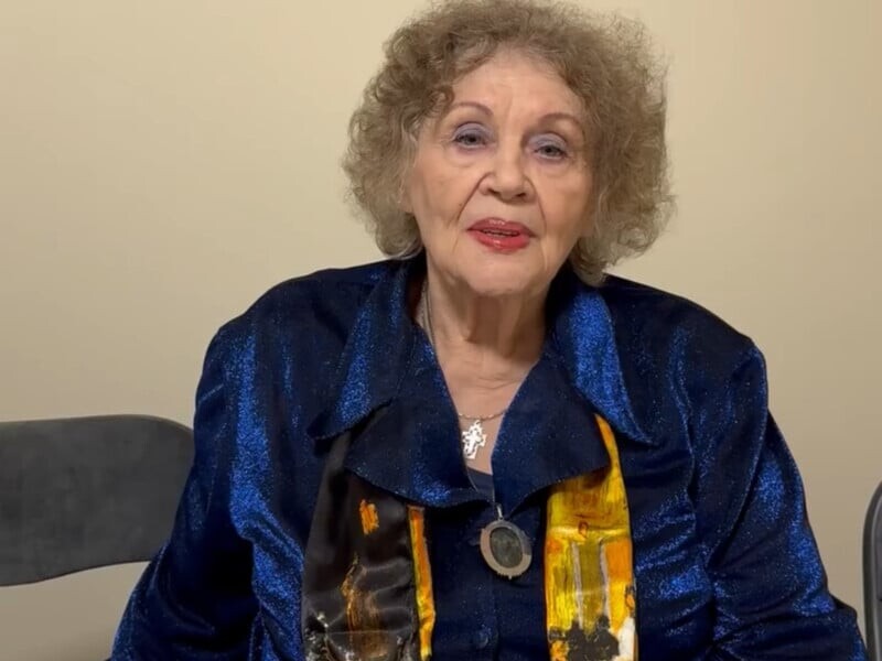 Ліна Костенко показала свою квартиру й розповіла, де пише вірші. Фото