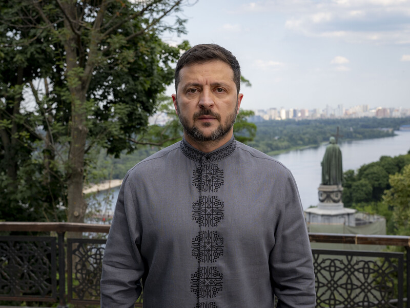 "Украинцы здесь были, есть и будут". Зеленский поздравил страну с Днем государственности. Трогательное видео