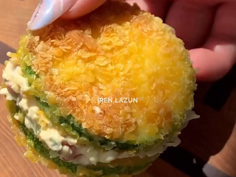 Хит этого лета – хрустящие кабачковые сэндвичи с сырной намазкой