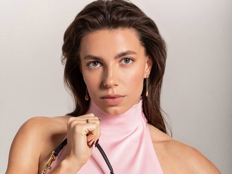 Бех-Романчук собралась на праздник и показала варианты одежды для этого события