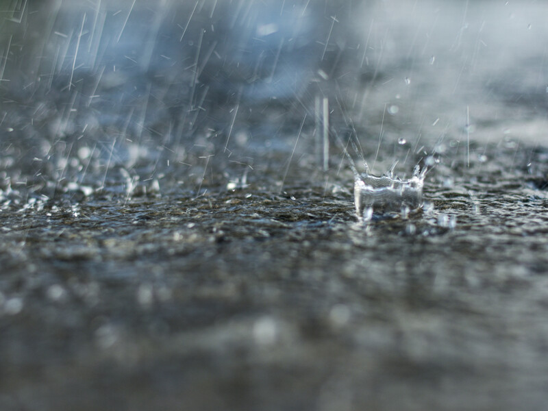 У семи областях України найближчим часом прогнозують грозу зі шквалами й градом – ДСНС