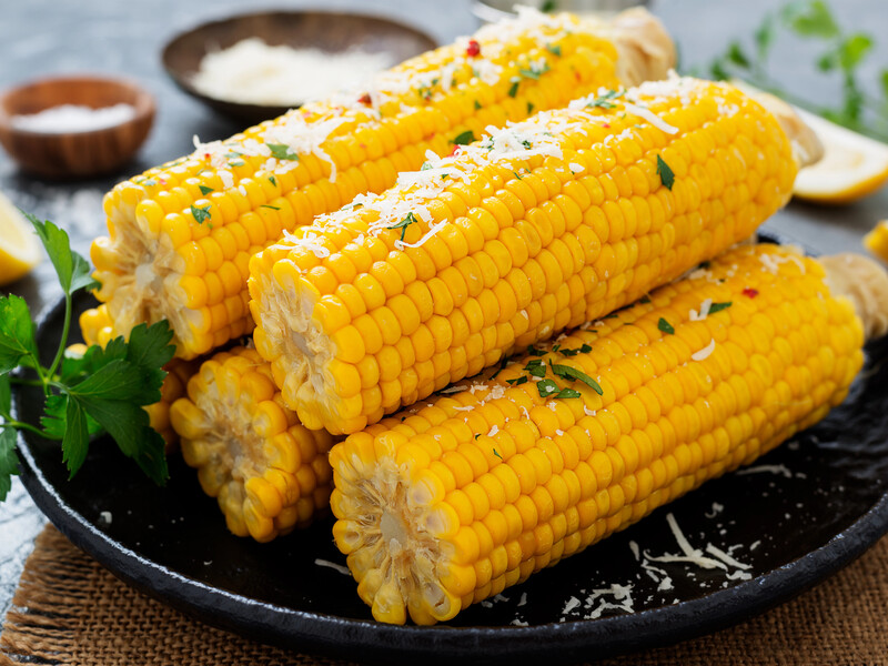 Усього кілька хвилин – і найсмачніша, м'яка кукурудза готова. Простий рецепт