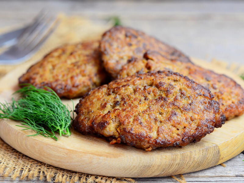 Эта добавка сделает печеночные котлеты нежными, пышными и сочными 