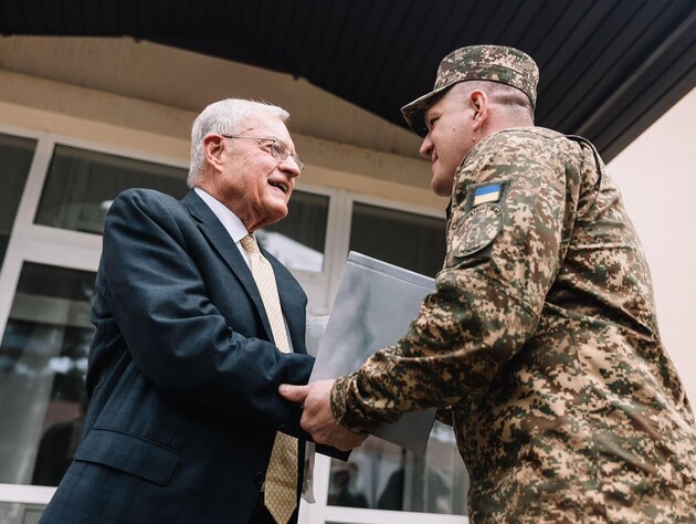 Келлог уже поїхав з України, повідомив ЗМІ. Українці жартували, що він був 