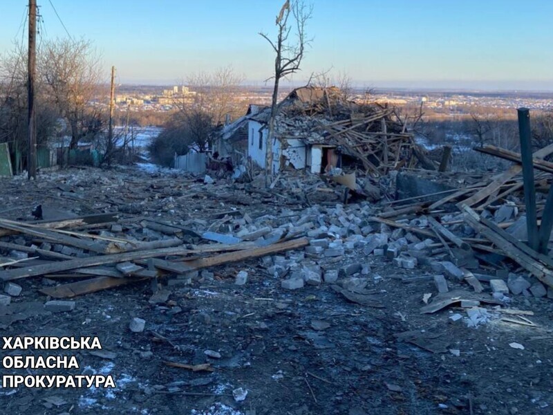 "Дроны караулят на крышах домов и атакуют любой автомобиль". Россияне почти полностью уничтожили Купянск 