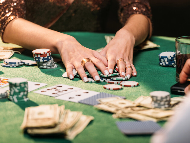 В Черкассах тренер танцев призналась, что проиграла в казино 1 млн грн, который собрала со школьников