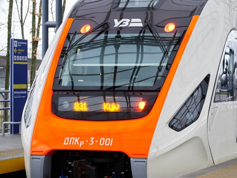 В Днепропетровской области РФ обстреляла электровоз, погиб машинист