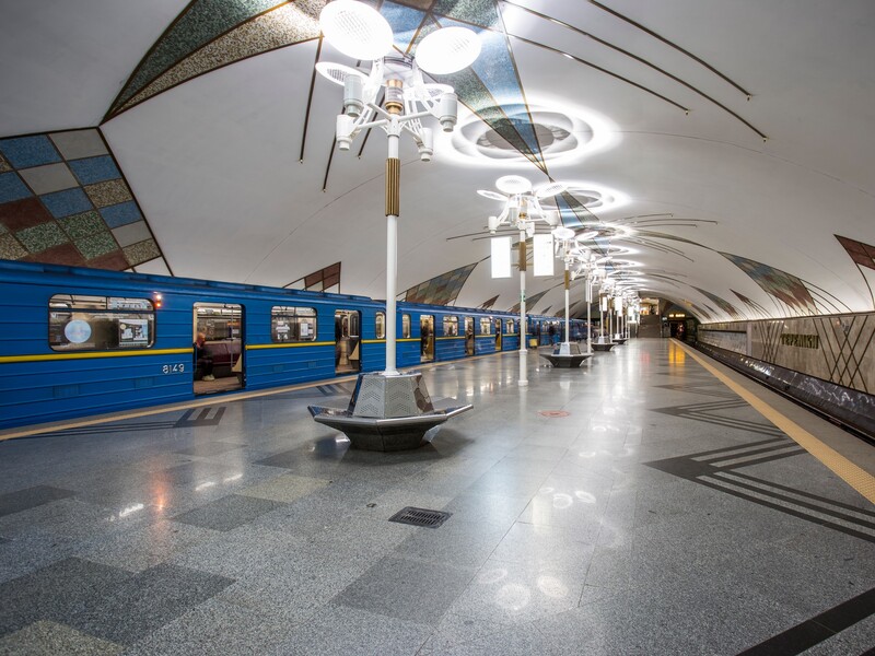 В метро Киева женщина кричала антиукраинские лозунги. Полиция рассказала о последствиях