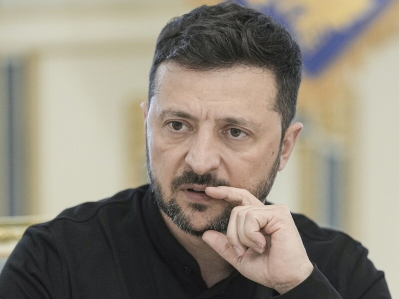 Евросоюз принял новый "потолок" цен для российской нефти. Зеленский назвал цифру