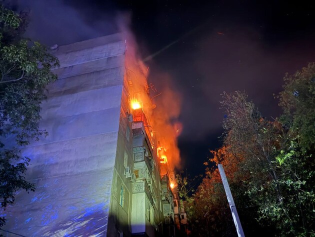 Россияне массированно атаковали дронами Одессу. Повреждены многоквартирные дома, погиб человек