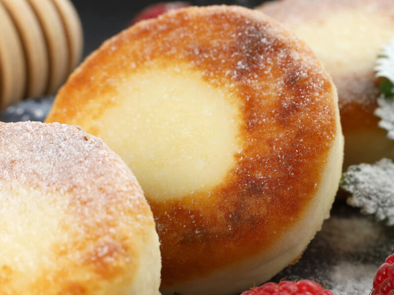 Дізнайтеся три секрети смачних сирників. Робіть так само – і вони будуть пухкими, як у ресторані