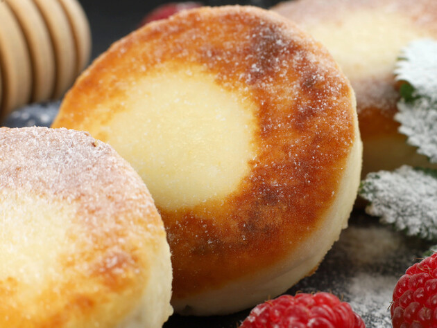 Дізнайтеся три секрети смачних сирників. Робіть так само – і вони будуть пухкими, як у ресторані