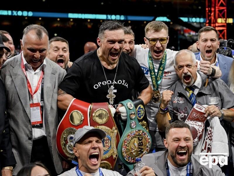 "Абсолютный чемпион. Легенда. Наш". Зеленский поздравил Усика с победой