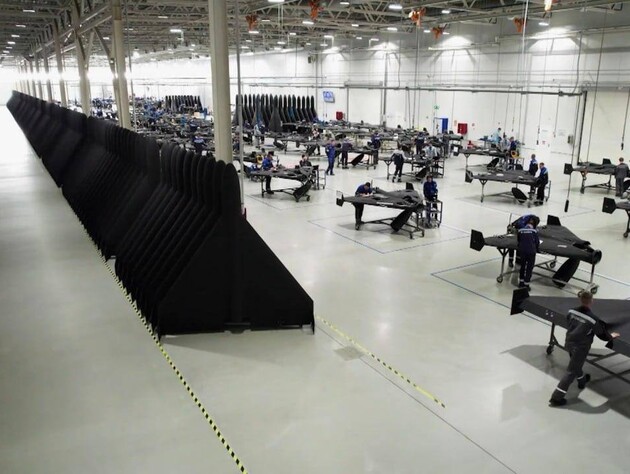 Використовують підлітків. Пропагандисти РФ показали масштаб виробництва Shahed. Фото, відео