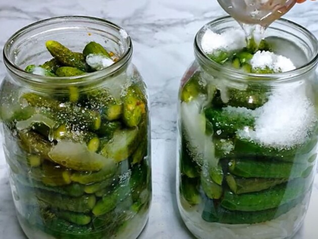 Положите это на дно каждой банки – и получатся изумительные огурцы на зиму. Рецепт маринада без кипячения