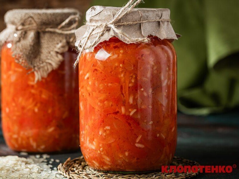 Очень вкусный салат с рисом на зиму, который пригодится в любое время. Рецепт