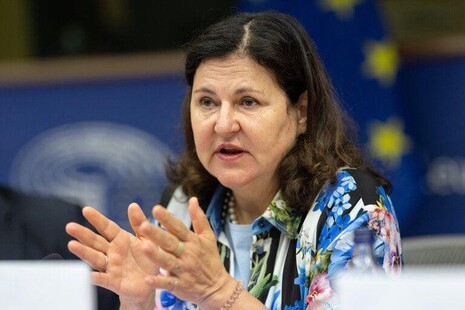 Это была ночь, когда дипломат становится другим человеком