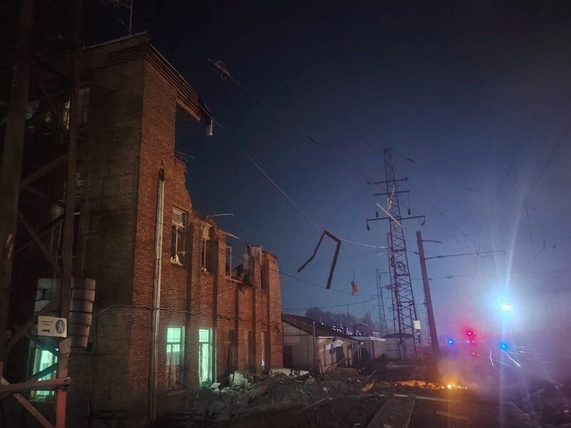 В Ростовской области раздаются взрывы. Власти сообщили об атаке на железнодорожный объект. Фото, видео