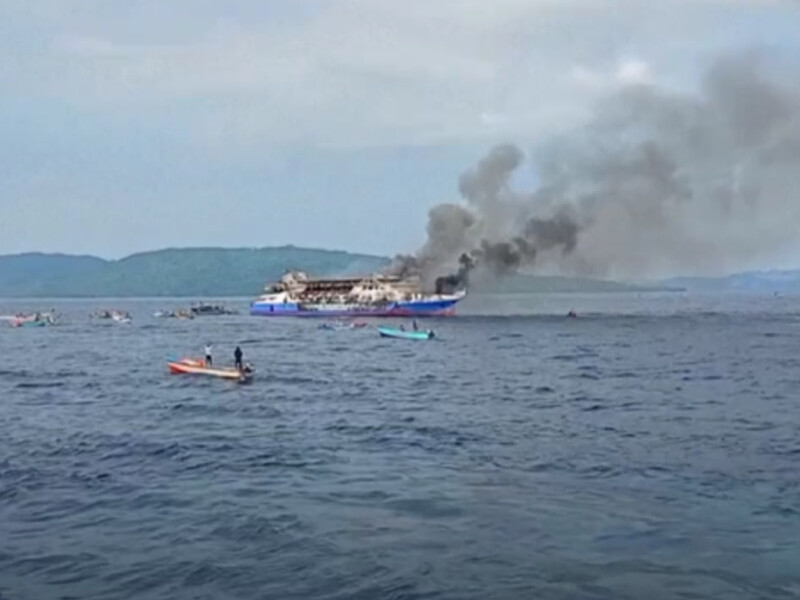 Во время рейса в Индонезии загорелся паром, есть погибшие