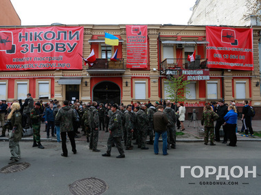 СМИ: "Канцелярскую сотню" не выселили из офиса КПУ