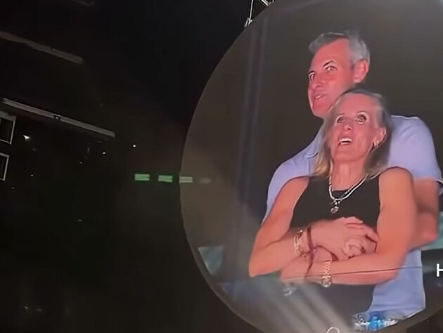 Лідер Coldplay зробив заяву після того, як на концерті засвітили одруженого чоловіка з коханкою