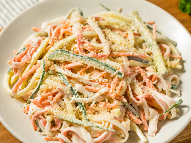 Добавьте это к крабовым палочкам – и салат станет самым любимым. Рецепт быстрой закуски