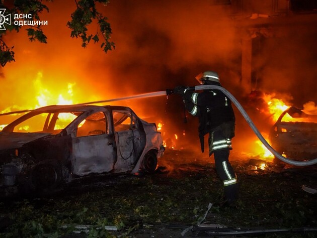 В Одесі виникли пожежі після нічного обстрілу. Фото, відео