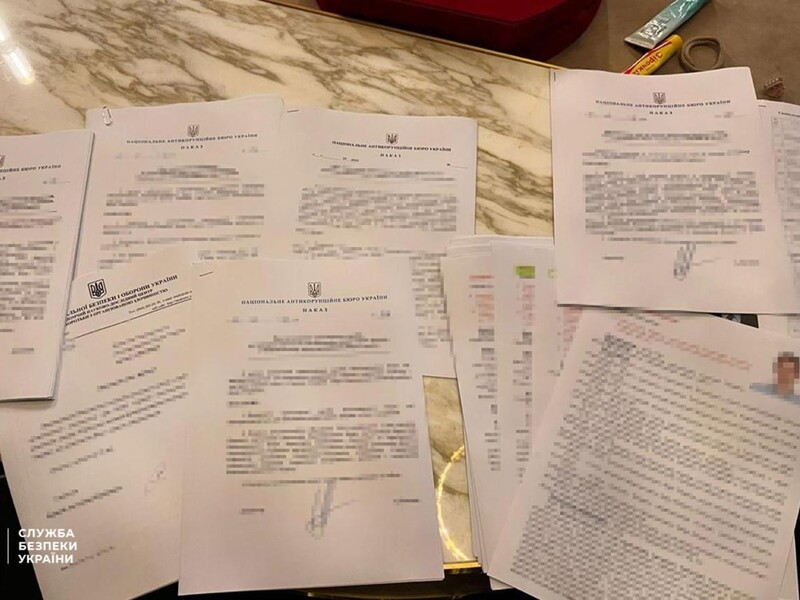 СБУ: Удома в нардепа від ОПЗЖ Христенка виявили анкети детективів НАБУ. Фото
