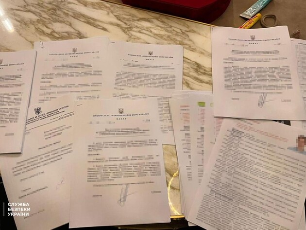 СБУ: Удома в нардепа від ОПЗЖ Христенка виявили анкети детективів НАБУ. Фото
