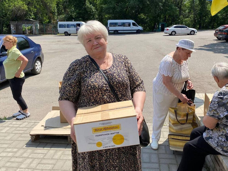 Фонд Ріната Ахметова надає допомогу переселенцям із Курахівської громади в Дніпрі