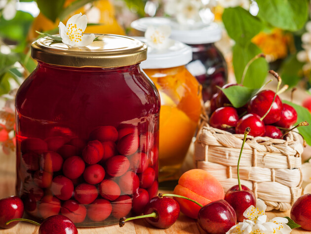 Очень вкусный компот из вишен порадует зимой. Рецепт консервации