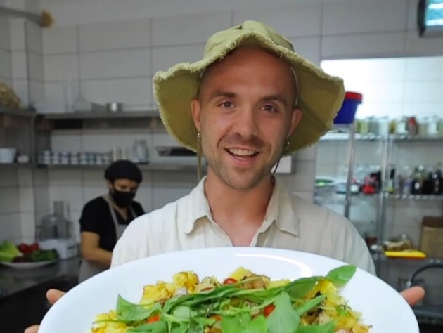 Після отруєння в ресторані Кацуріна одна людина перебуває у важкому стані