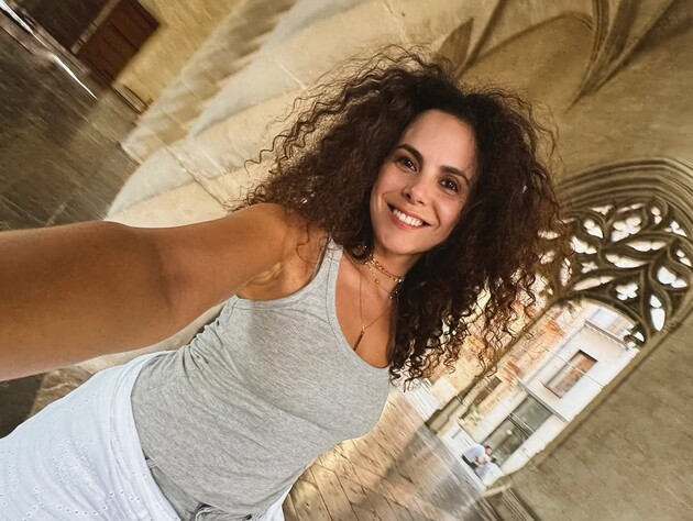 Каменських показала, як носить широкі джинси