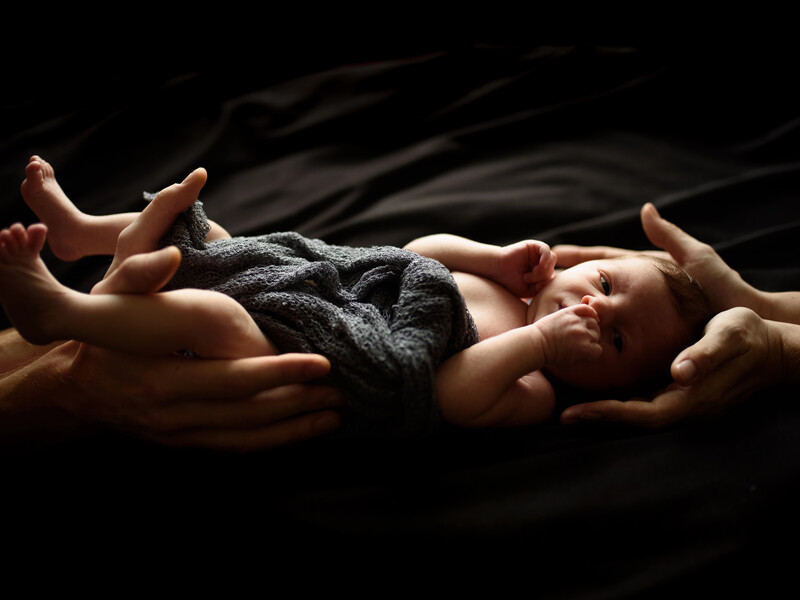 Викрито масштабну схему торгівлі немовлятами. Поліція каже, що їх продавали ще в утробі