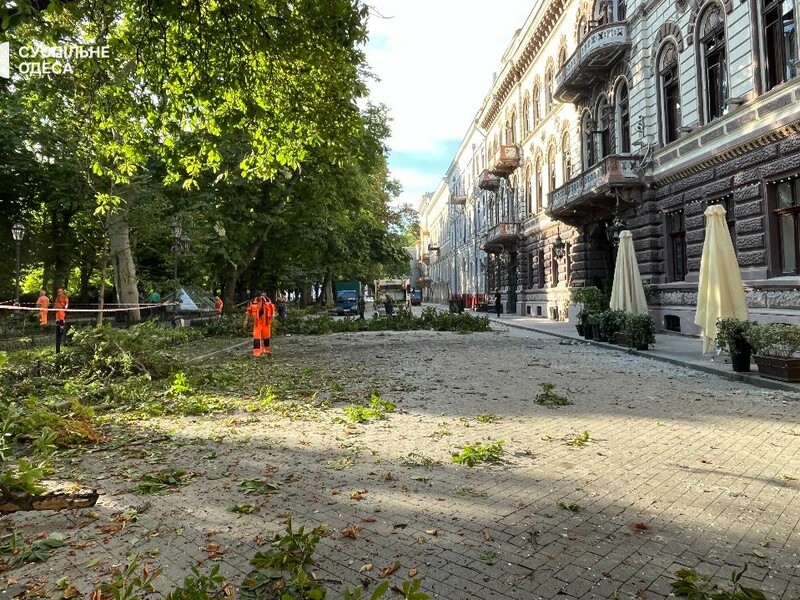Российский дрон попал по Приморскому бульвару в Одессе. Фото