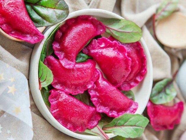 Ягодные вареники на вишневом тесте. Интересный рецепт популярного блюда