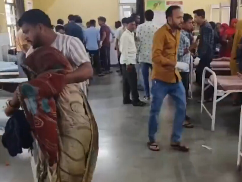 В Индии обрушилась крыша школы, когда там были дети. Есть семеро погибших и десятки раненых