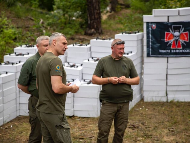 Кличко передав двом військовим підрозділам 1 тис. безпілотників від громади Києва