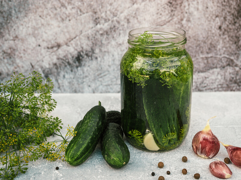 Добавьте это в каждую банку – и огурцы получатся невероятно хрустящие. Рецепт на зиму без стерилизации