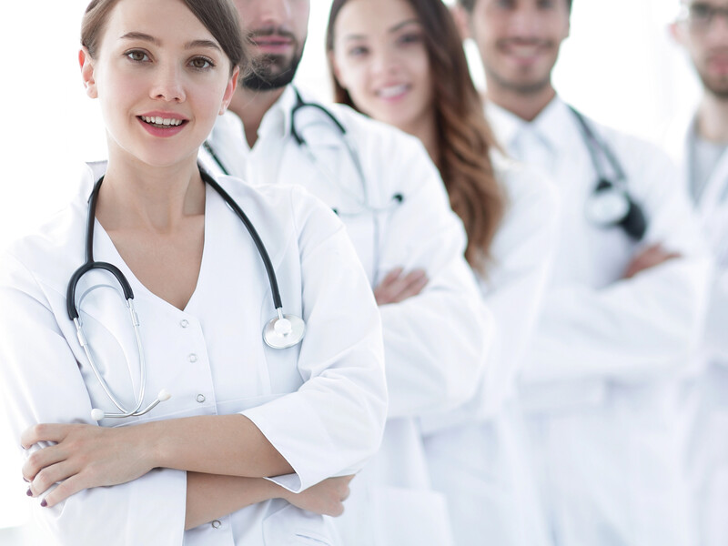 Когда в Украине отмечается День медика. Красивые открытки, яркие поздравления и пожелания