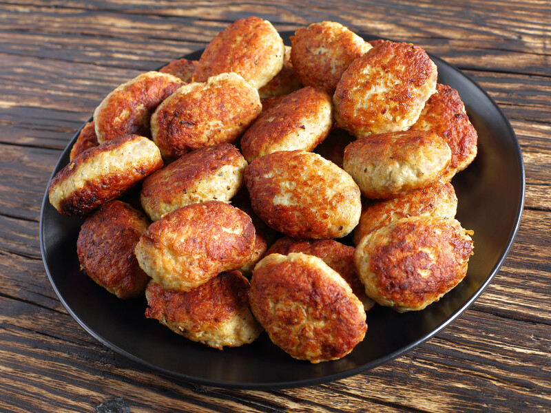 Додайте це у фарш – і котлети вийдуть соковитими, ароматними і смачними. Лайфхак, який працює